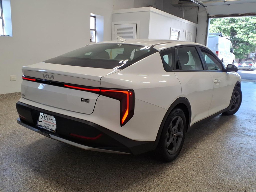 Used 2025 Kia K4 FWD image 4