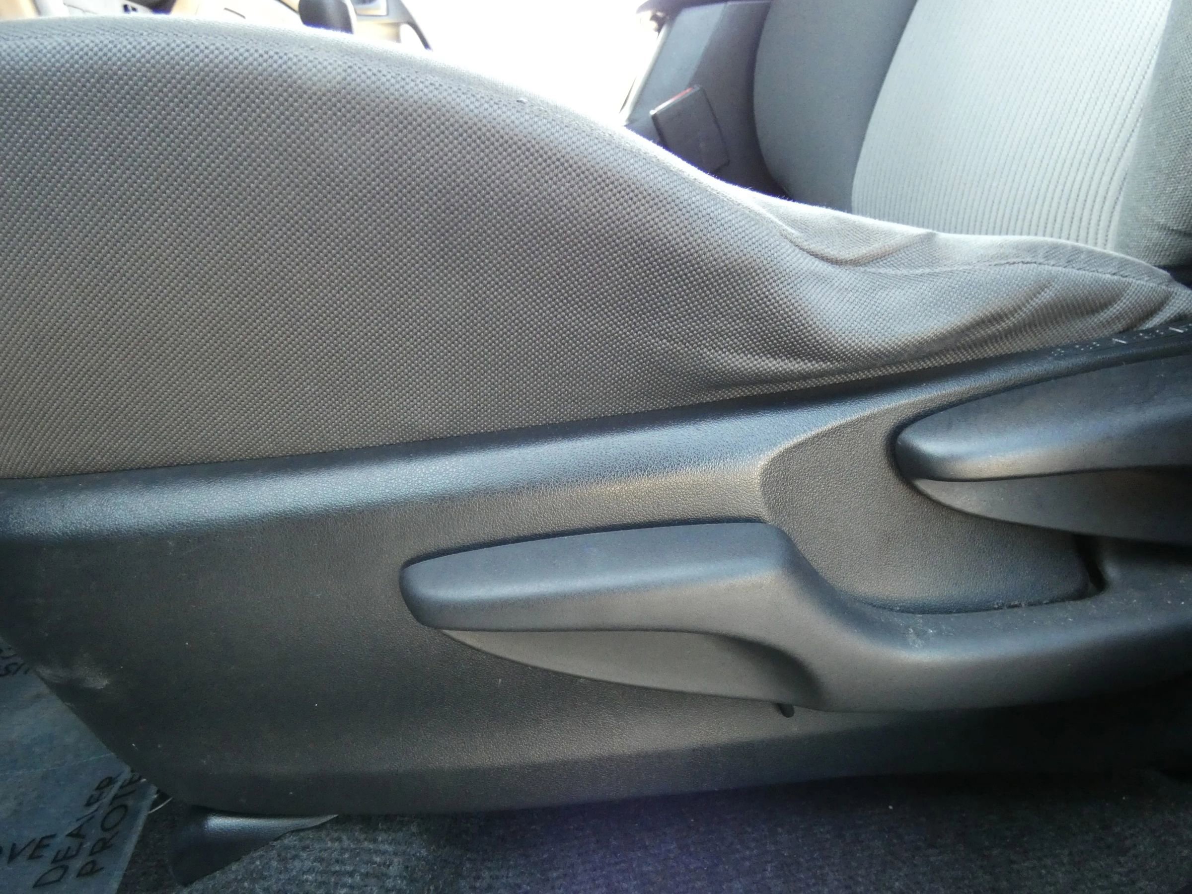 Used 2015 Toyota RAV4 LE image 46