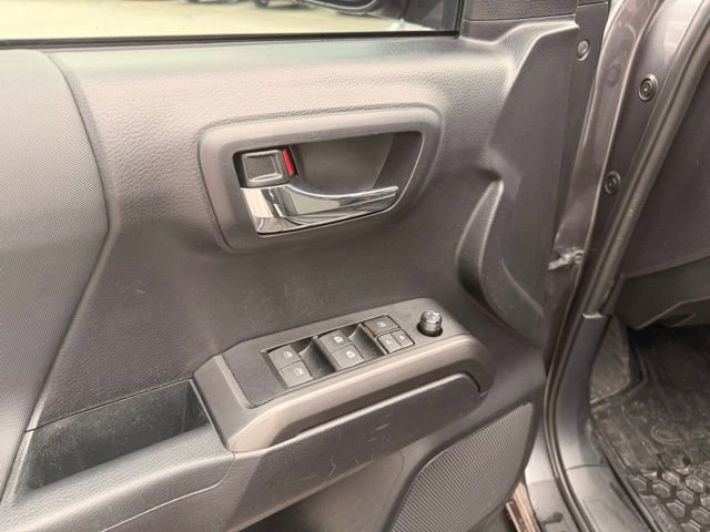 Used 2020 Toyota Tacoma TRD Sport image 14