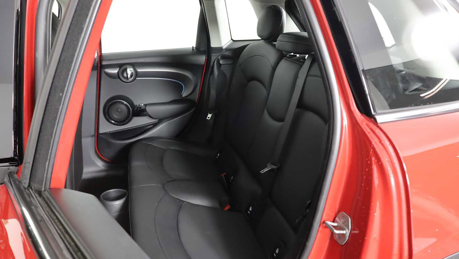 Used 2024 MINI Cooper 4-Door Hardtop FWD image 14