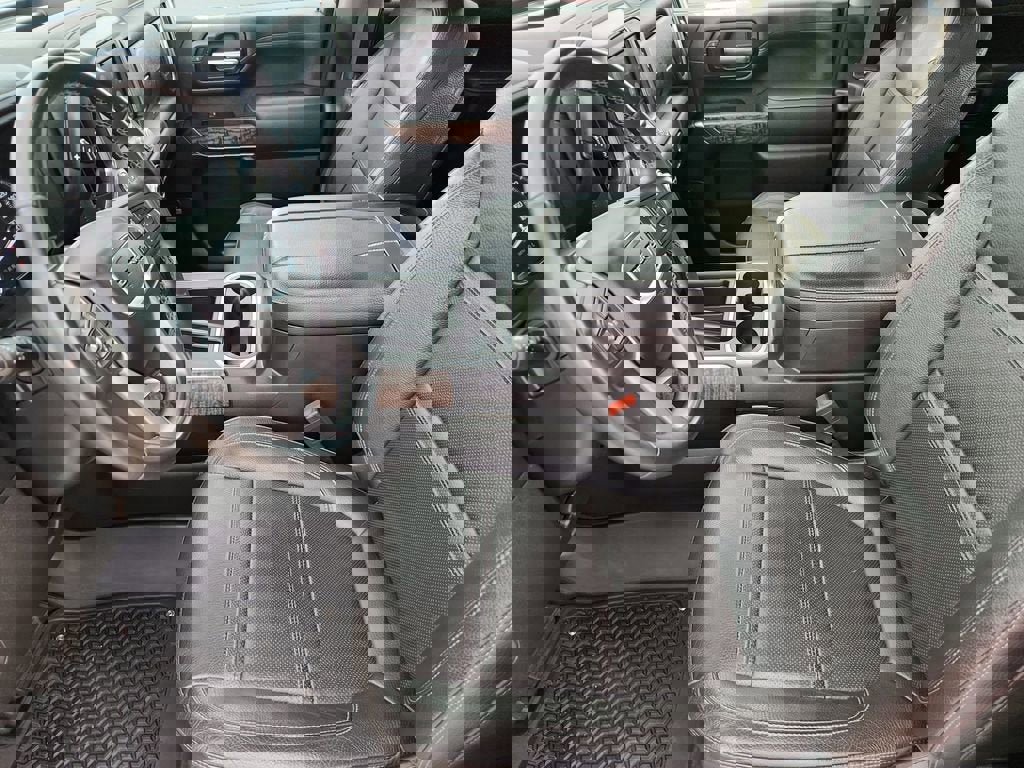 Used 2023 GMC Sierra 2500 Denali w/ Denali Black Diamond Edition image 9