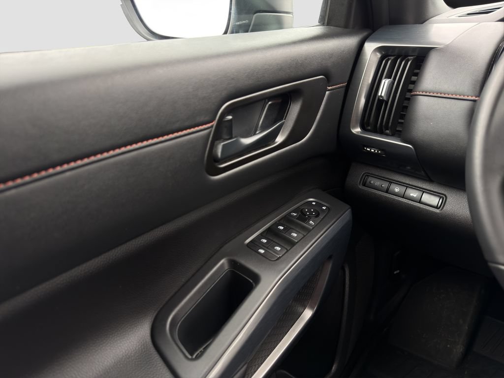 Used 2025 Nissan Pathfinder Rock Creek AWD/4WD image 12
