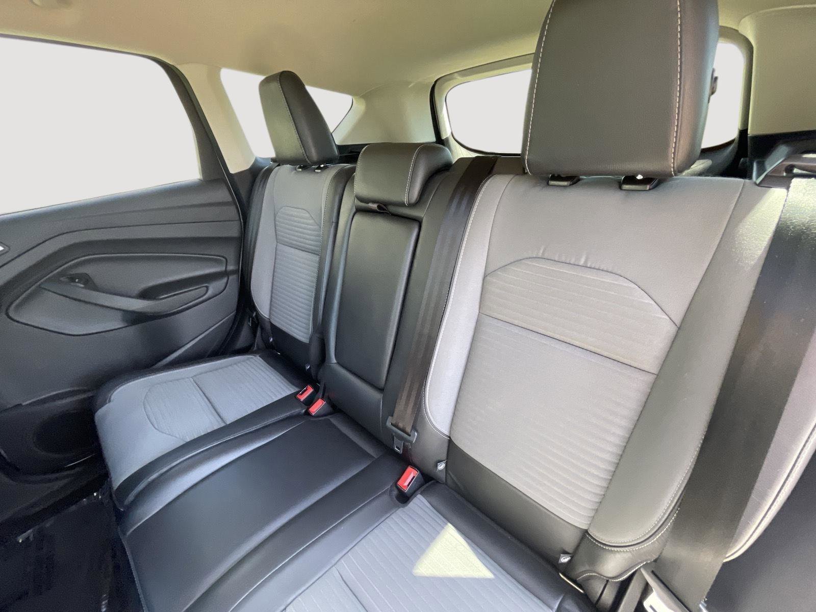 Used 2018 Ford Escape SE w/ SE Sport Appearance Package FWD image 18