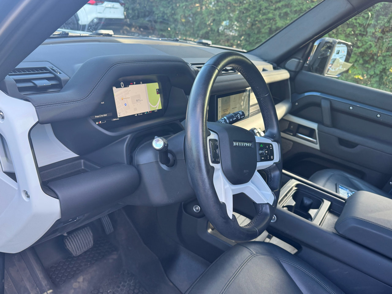 Used 2024 Land Rover Defender 90 S image 10