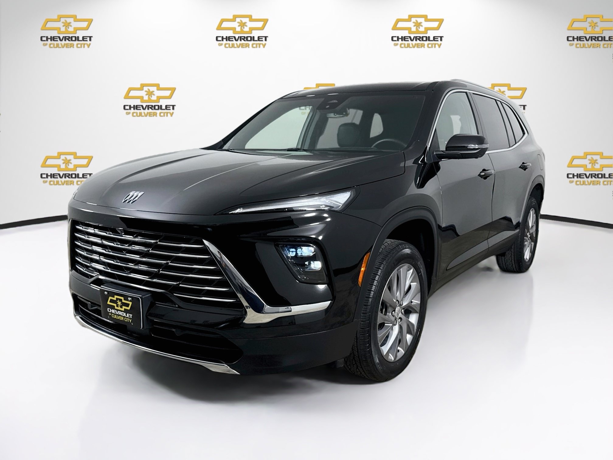 Used 2025 Buick Enclave Preferred FWD image 3