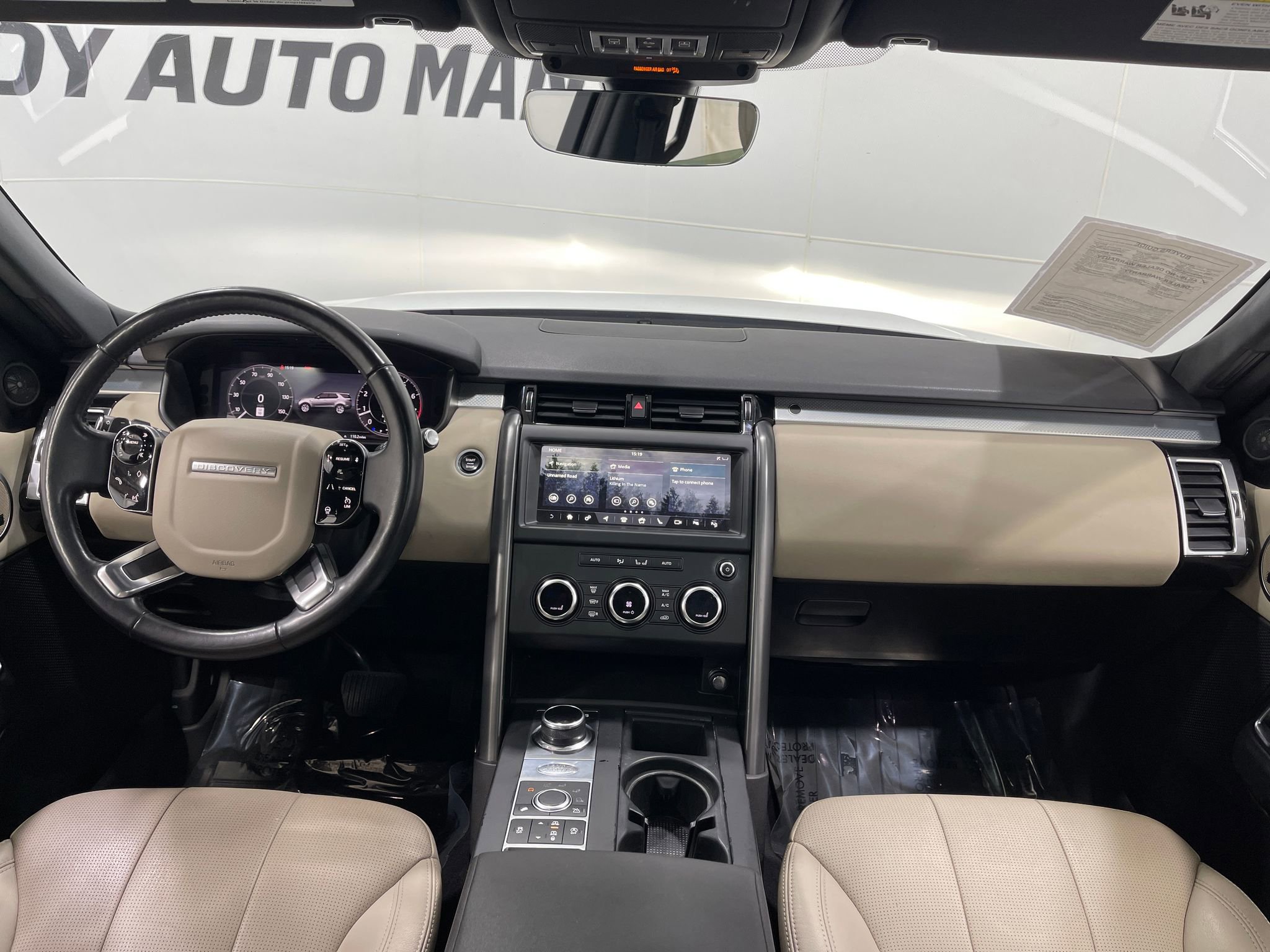 Used 2020 Land Rover Discovery Landmark AWD/4WD image 19