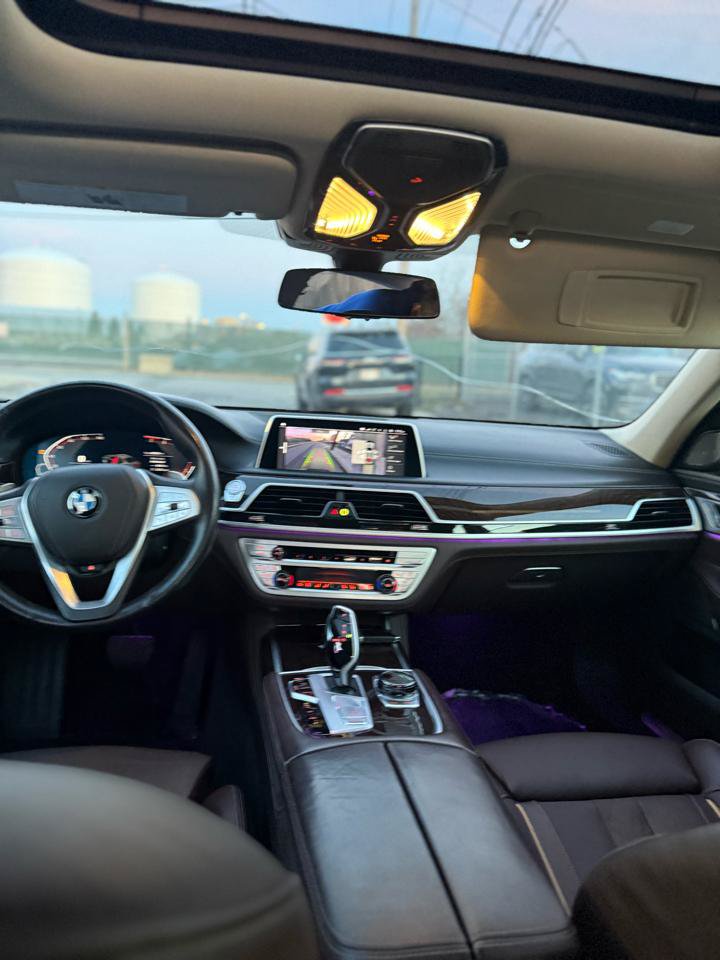 Used 2022 BMW 740i xDrive w/ Premium Package AWD/4WD image 8