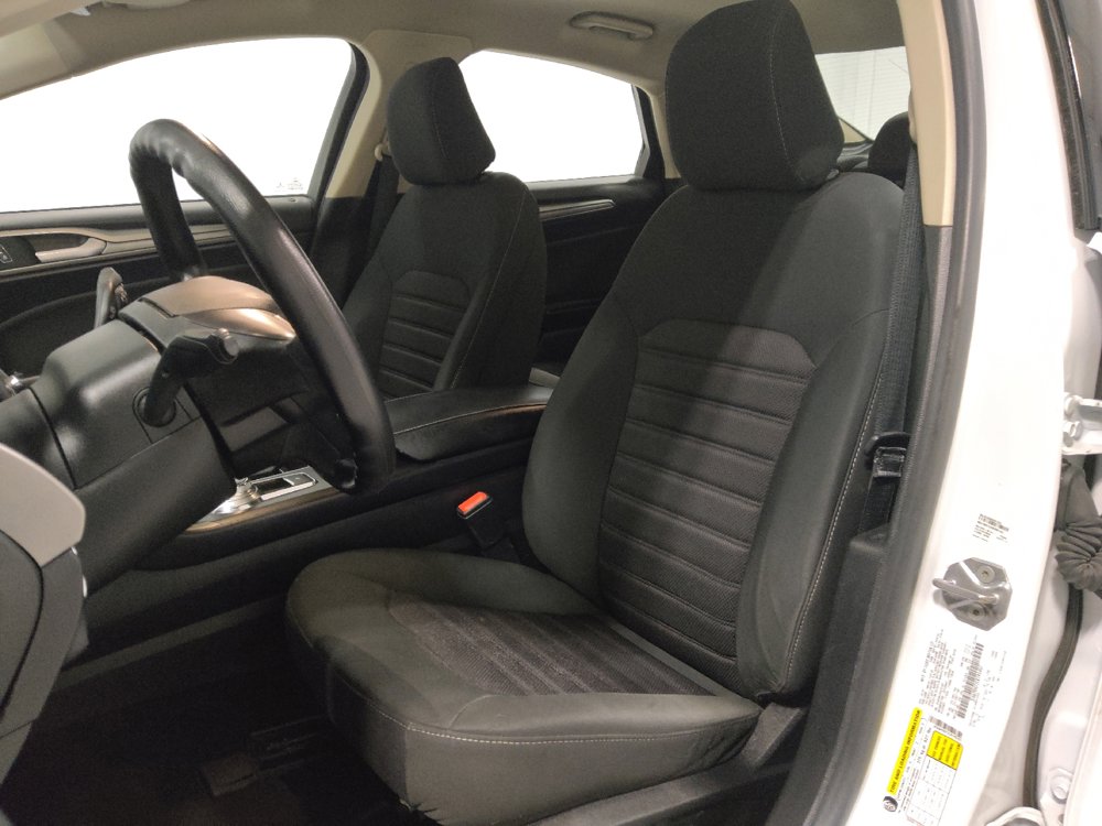 Used 2020 Ford Fusion SE FWD image 17