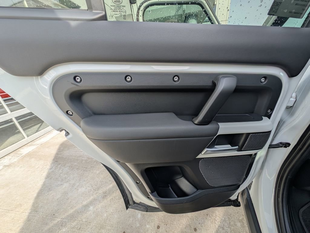 Used 2024 Land Rover Defender 110 S image 40