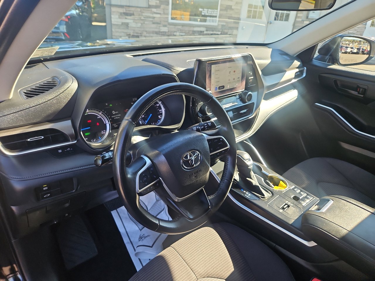 Used 2023 Toyota Highlander LE image 14