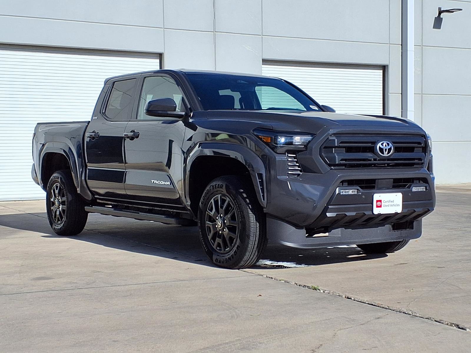 Used 2025 Toyota Tacoma SR5 w/ SR5 Upgrade Package AWD/4WD image 3