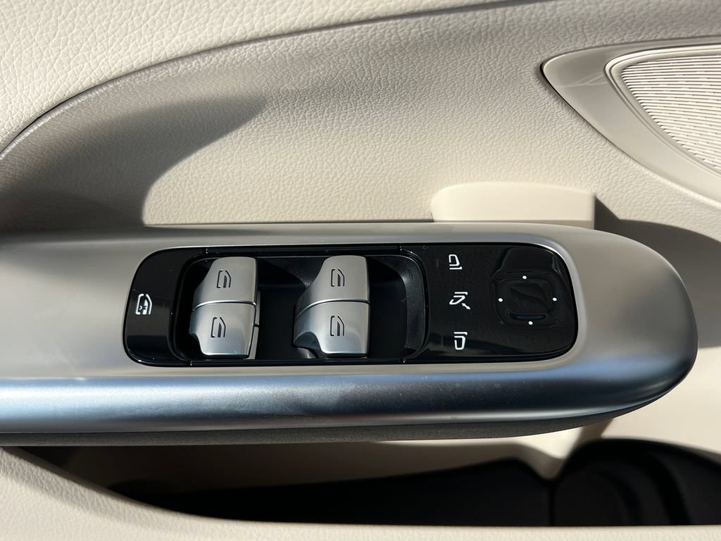 New 2026 Mercedes-Benz C 300 4MATIC Sedan image 11