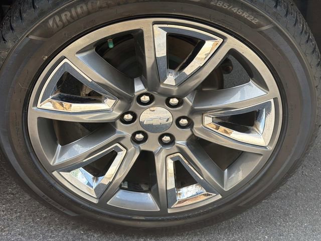 Used 2015 Chevrolet Suburban LTZ RWD image 5