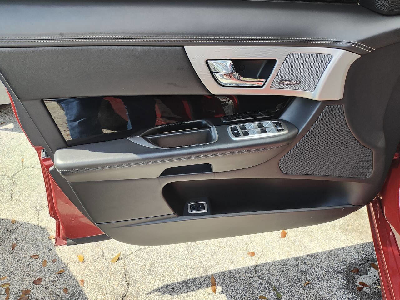 Used 2014 Jaguar XF 3.0 RWD image 34