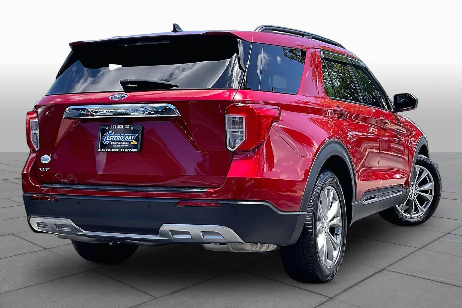 Used 2023 Ford Explorer XLT w/ Equipment Group 202A RWD image 13