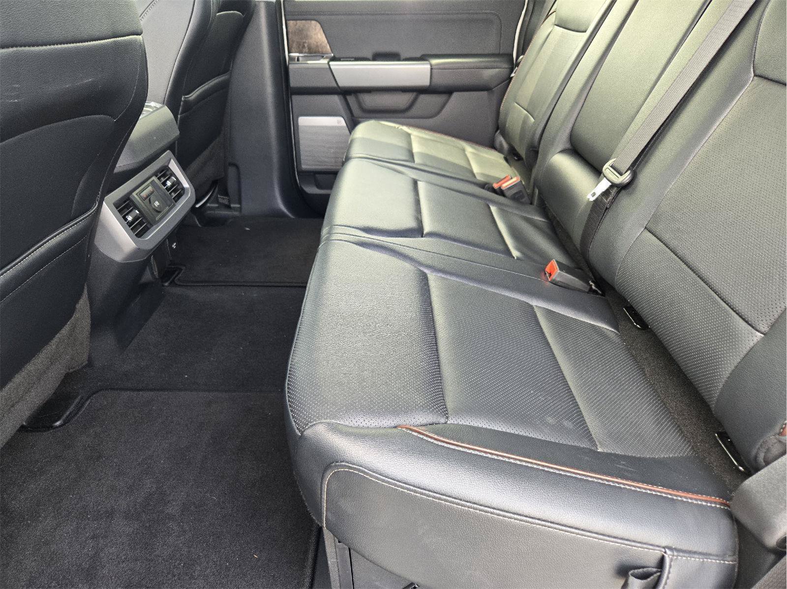 Used 2024 Ford F250 Lariat w/ Lariat Ultimate Package AWD/4WD image 30