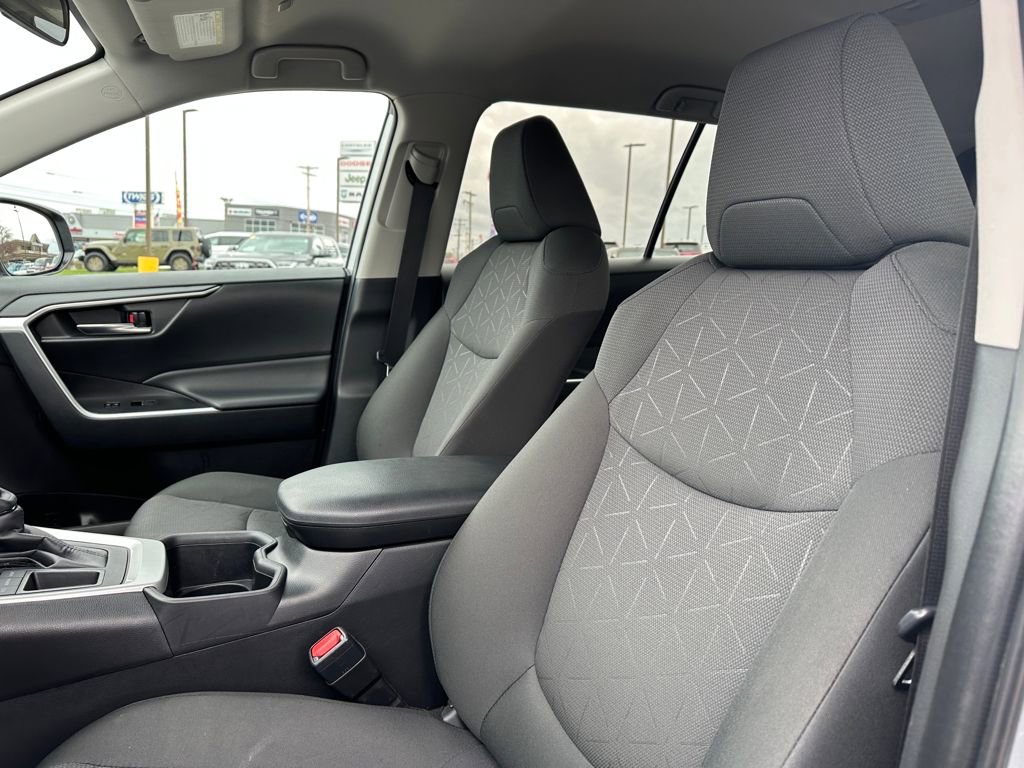 Used 2024 Toyota RAV4 XLE FWD image 24