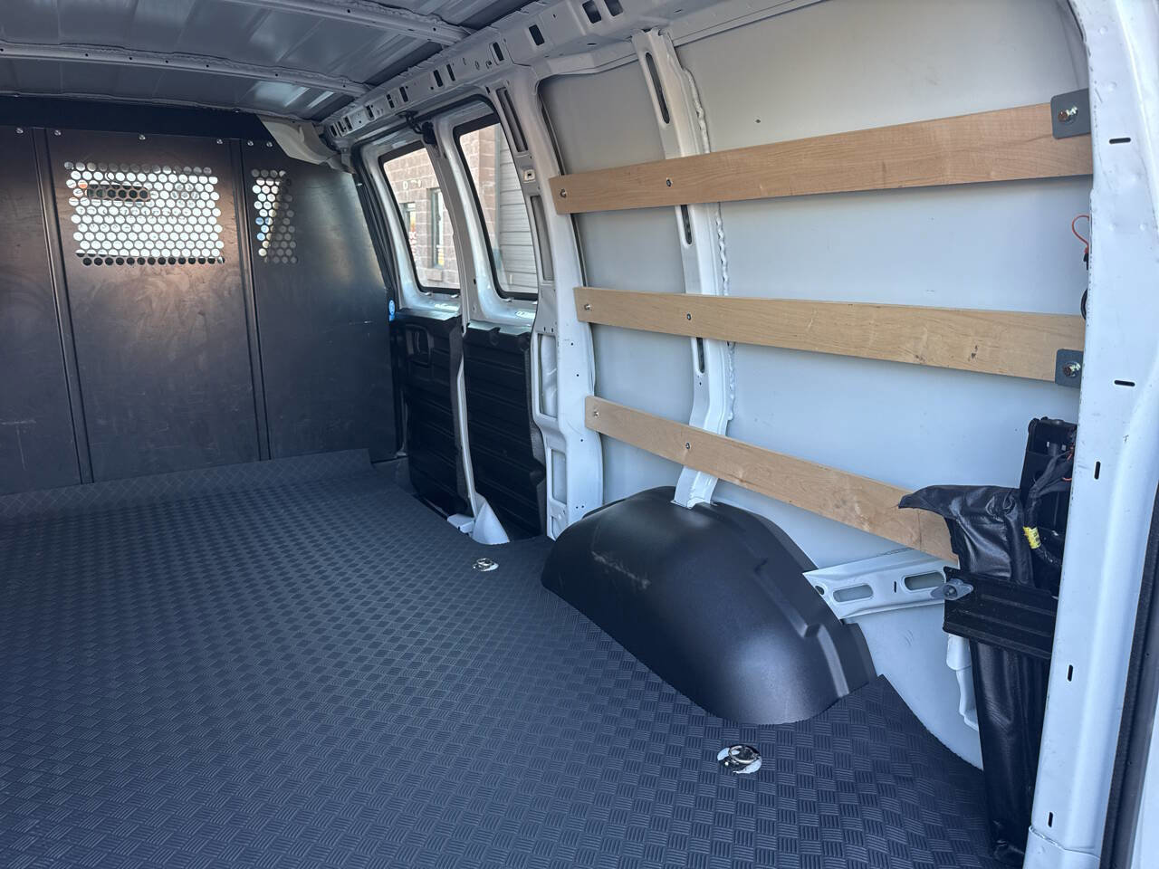 Used 2024 GMC Savana 2500 w/ Driver Convenience Package image 32