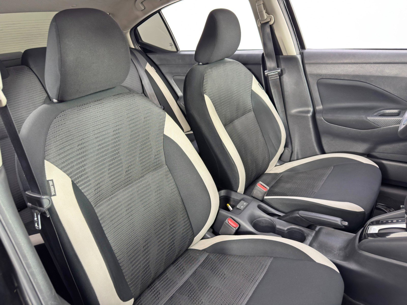 Used 2021 Nissan Versa SV image 29