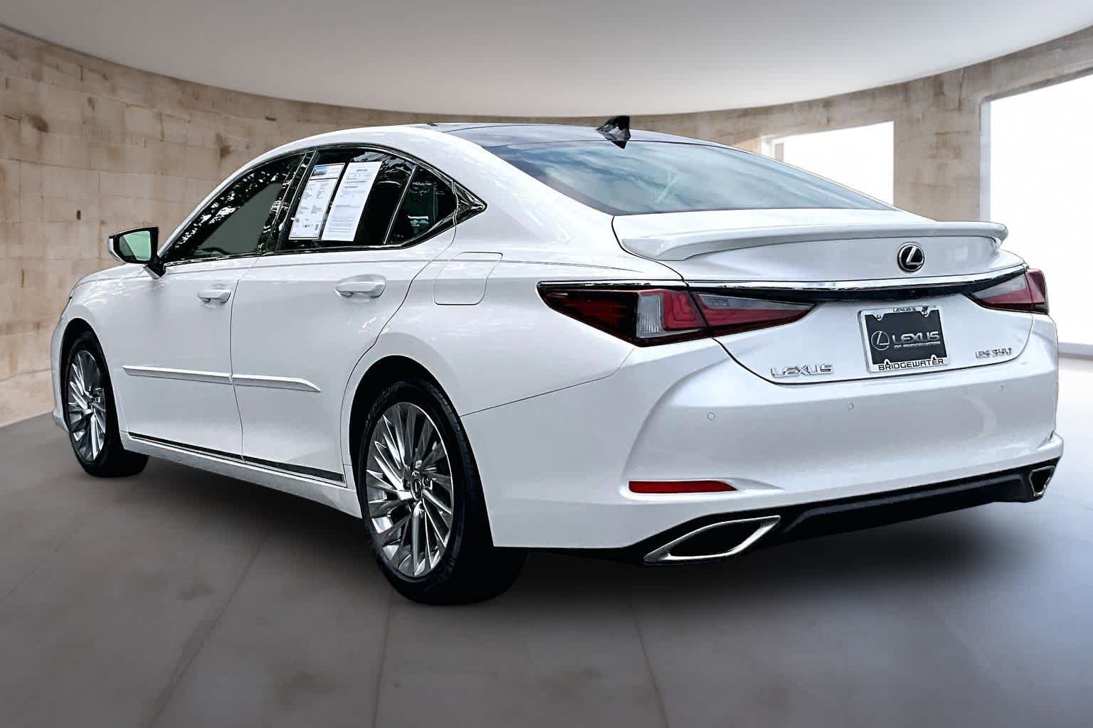Used 2020 Lexus ES 350 w/ Luxury Package FWD image 4