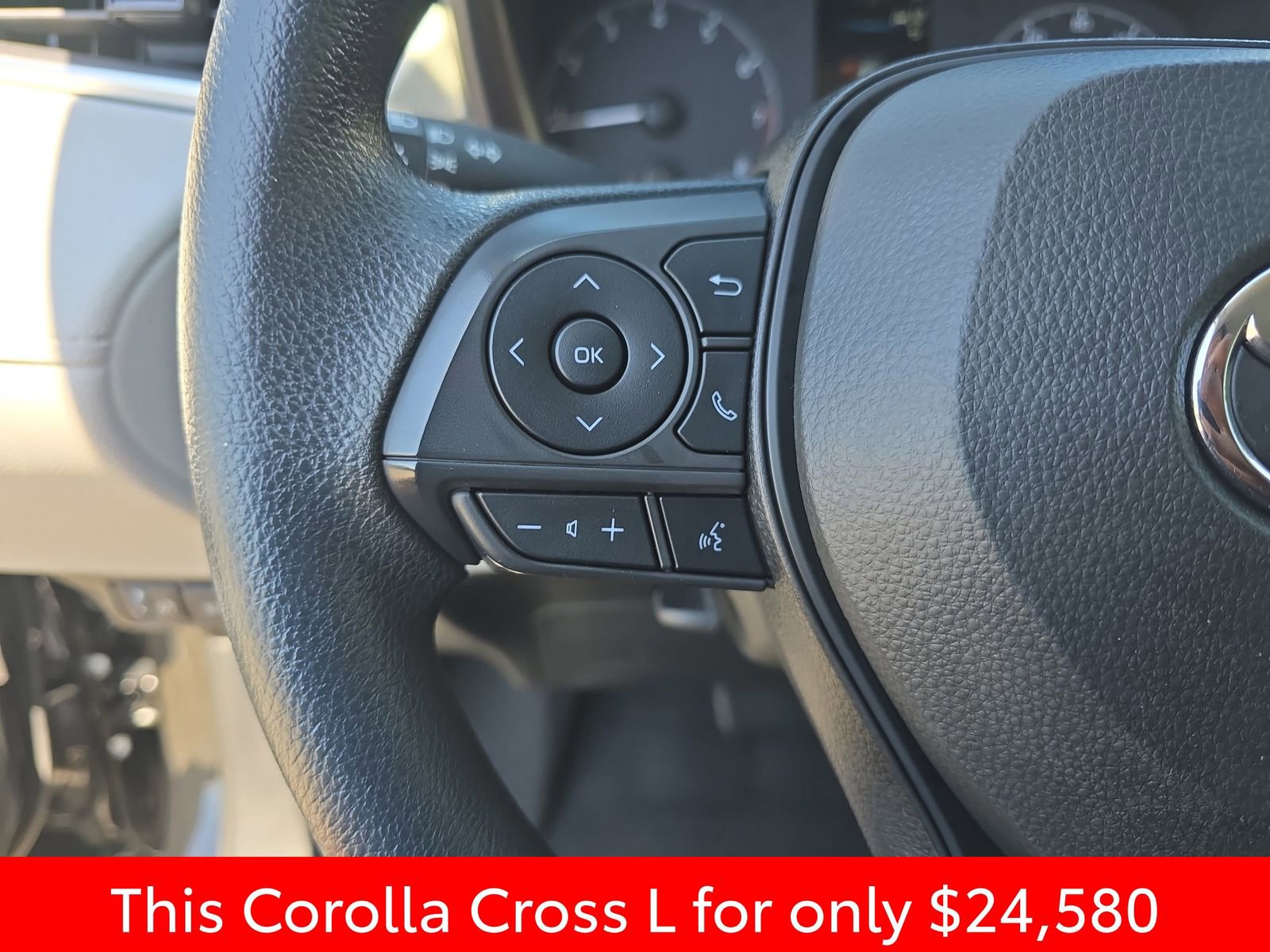 Used 2023 Toyota Corolla Cross L FWD image 21