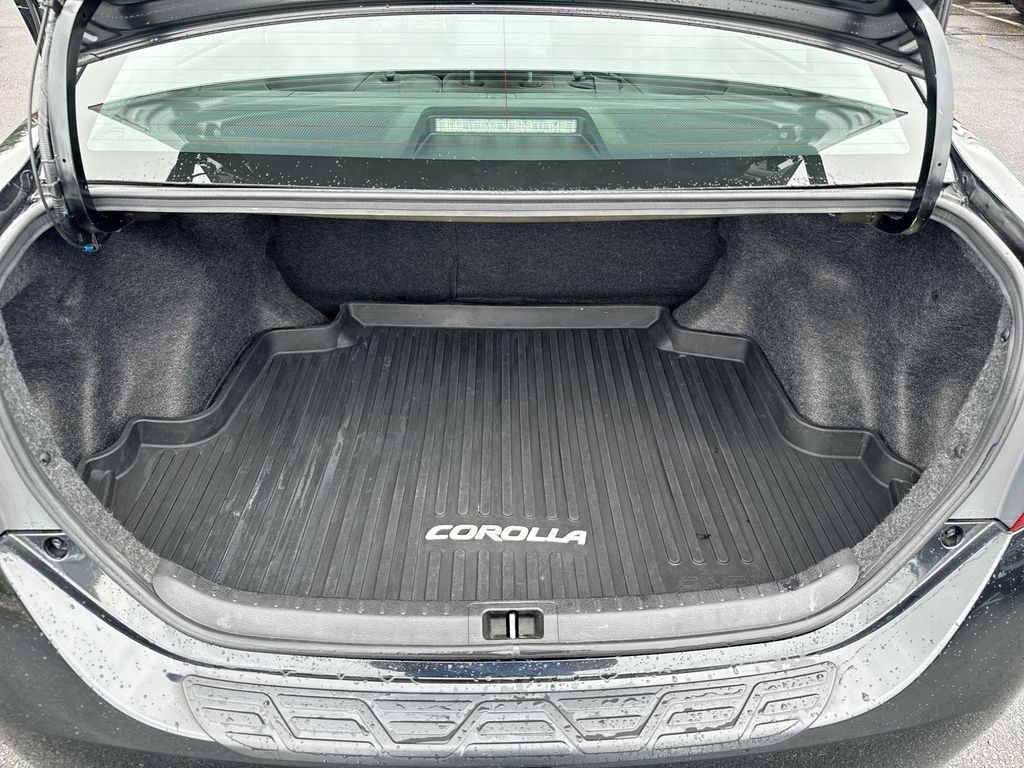 Used 2017 Toyota Corolla SE w/ Carpet Mat Package (TMS) FWD image 23