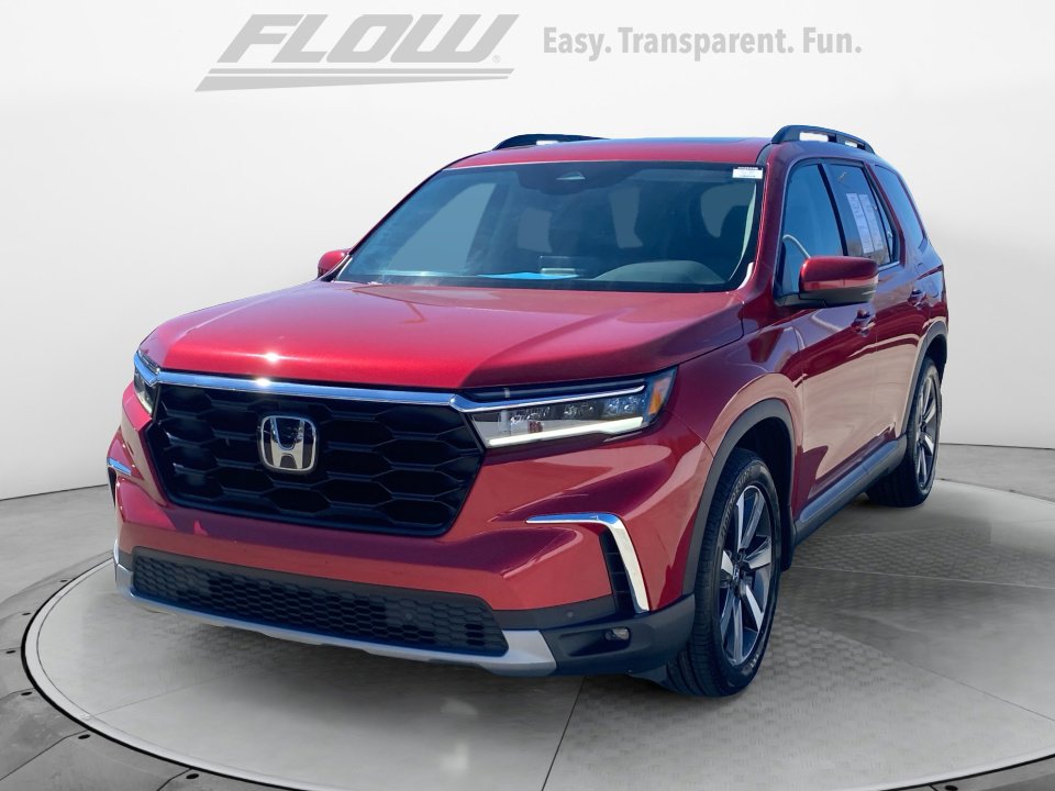 Certified 2025 Honda Pilot Touring image 4