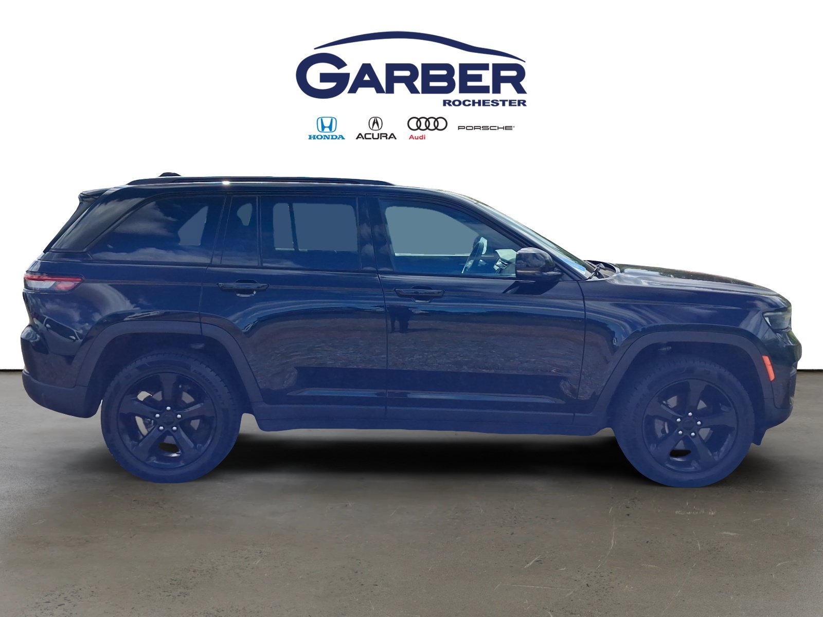 Used 2023 Jeep Grand Cherokee Altitude AWD/4WD image 9