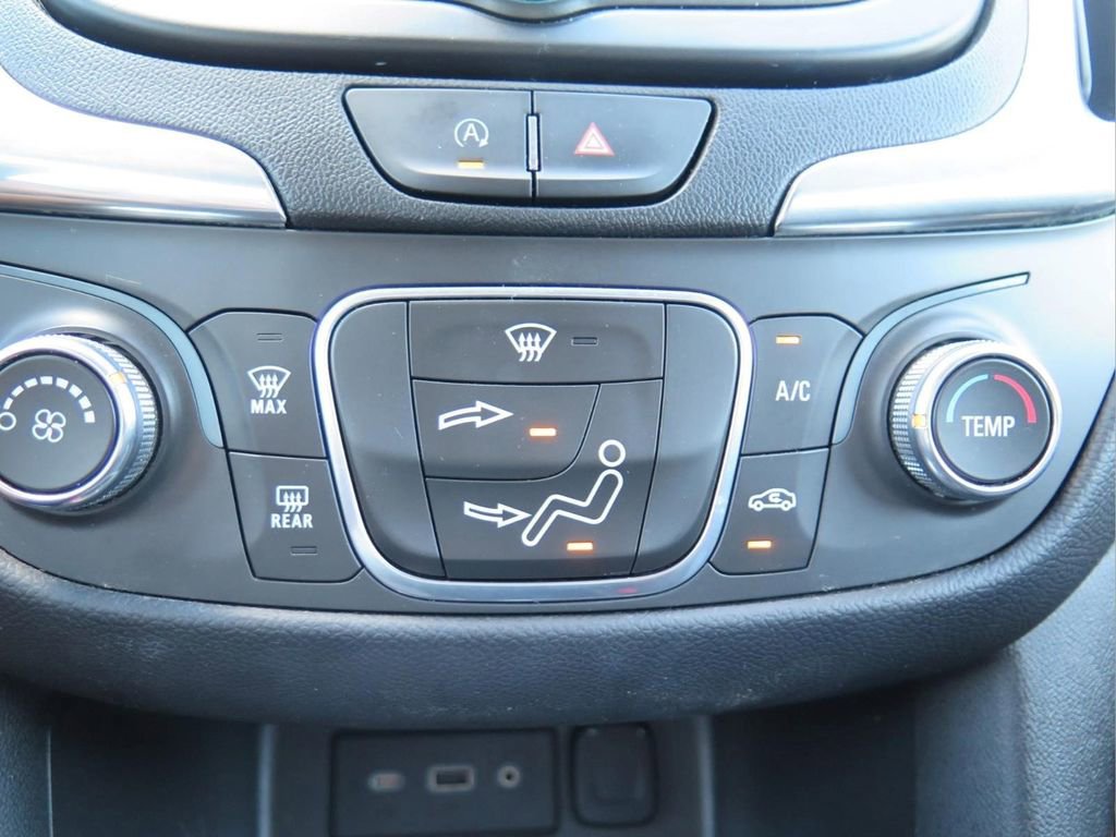 Used 2022 Chevrolet Equinox LT AWD/4WD image 16