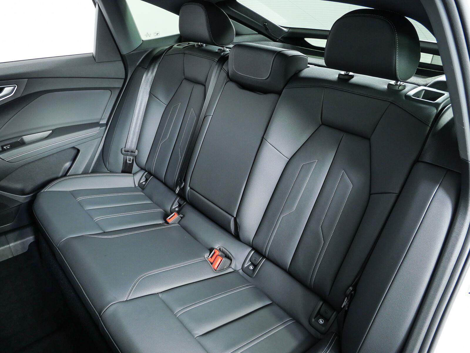 Used 2024 Audi Q4 e-tron Premium Plus w/ Premium Plus AWD/4WD image 19