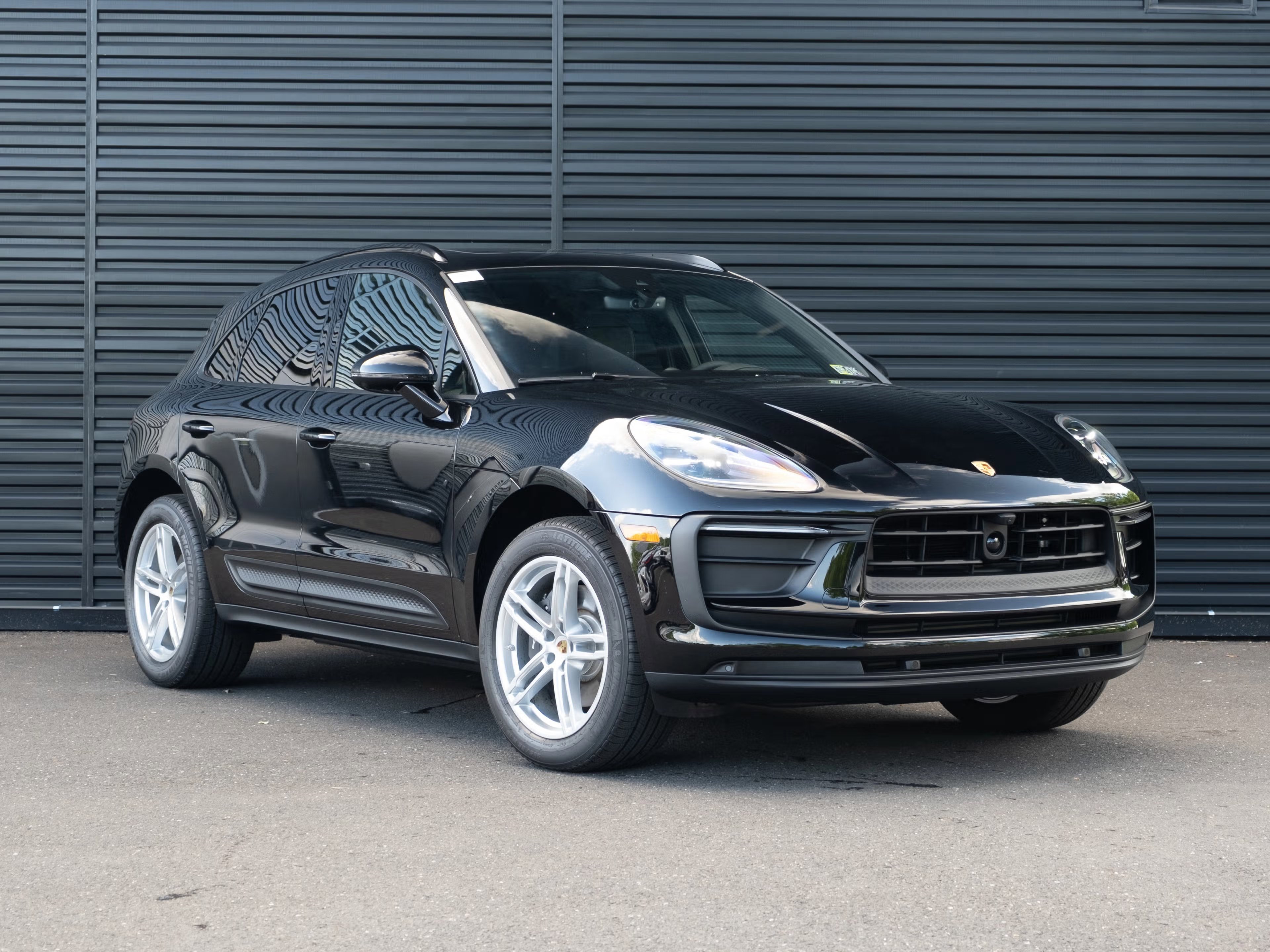 Certified 2025 Porsche Macan image 10