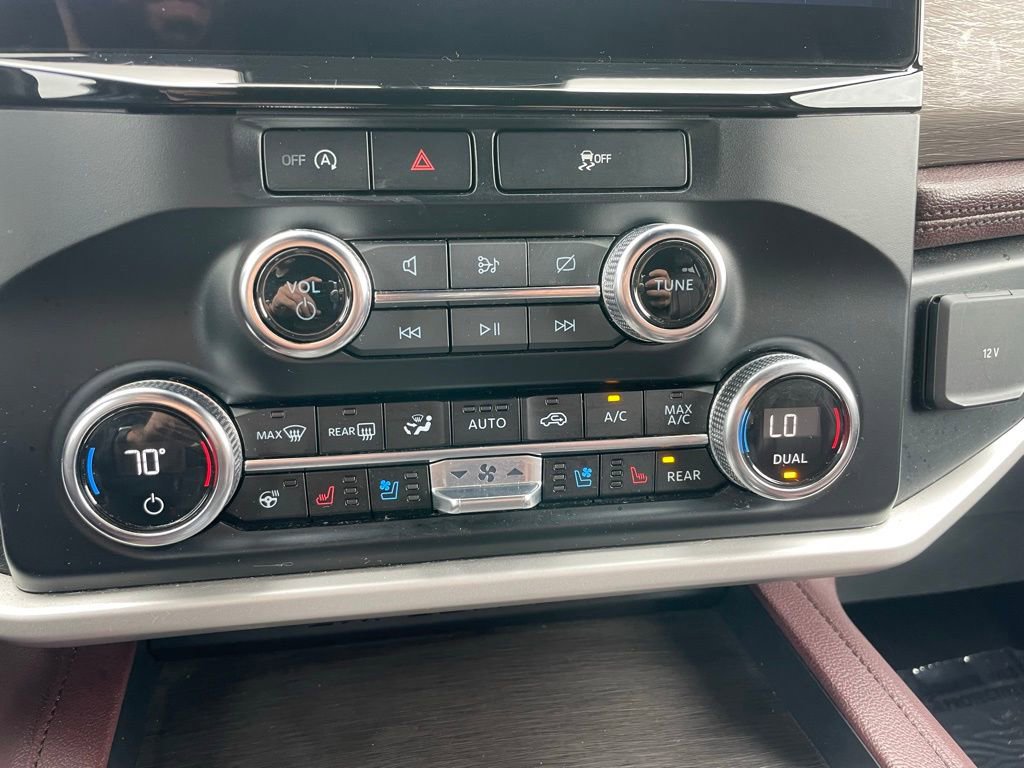 Used 2024 Ford Expedition Max Limited AWD/4WD image 12