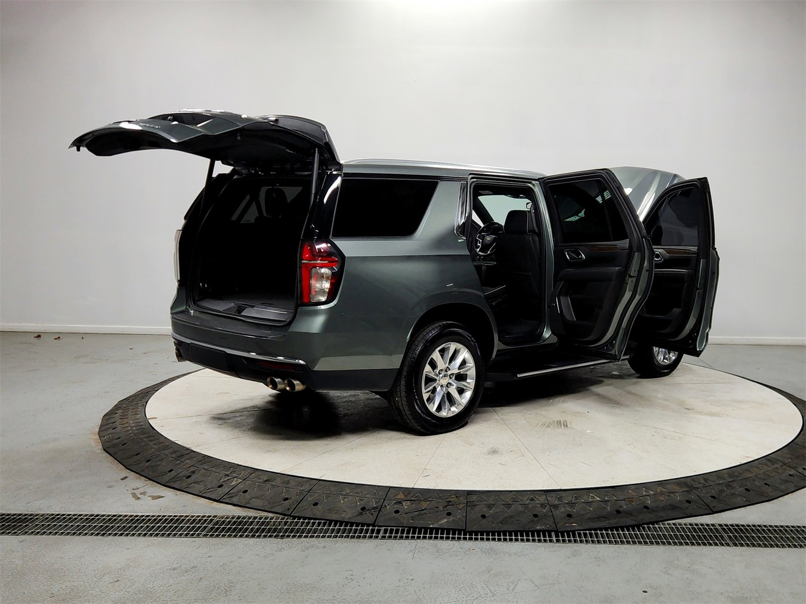 Used 2023 Chevrolet Tahoe Premier image 15