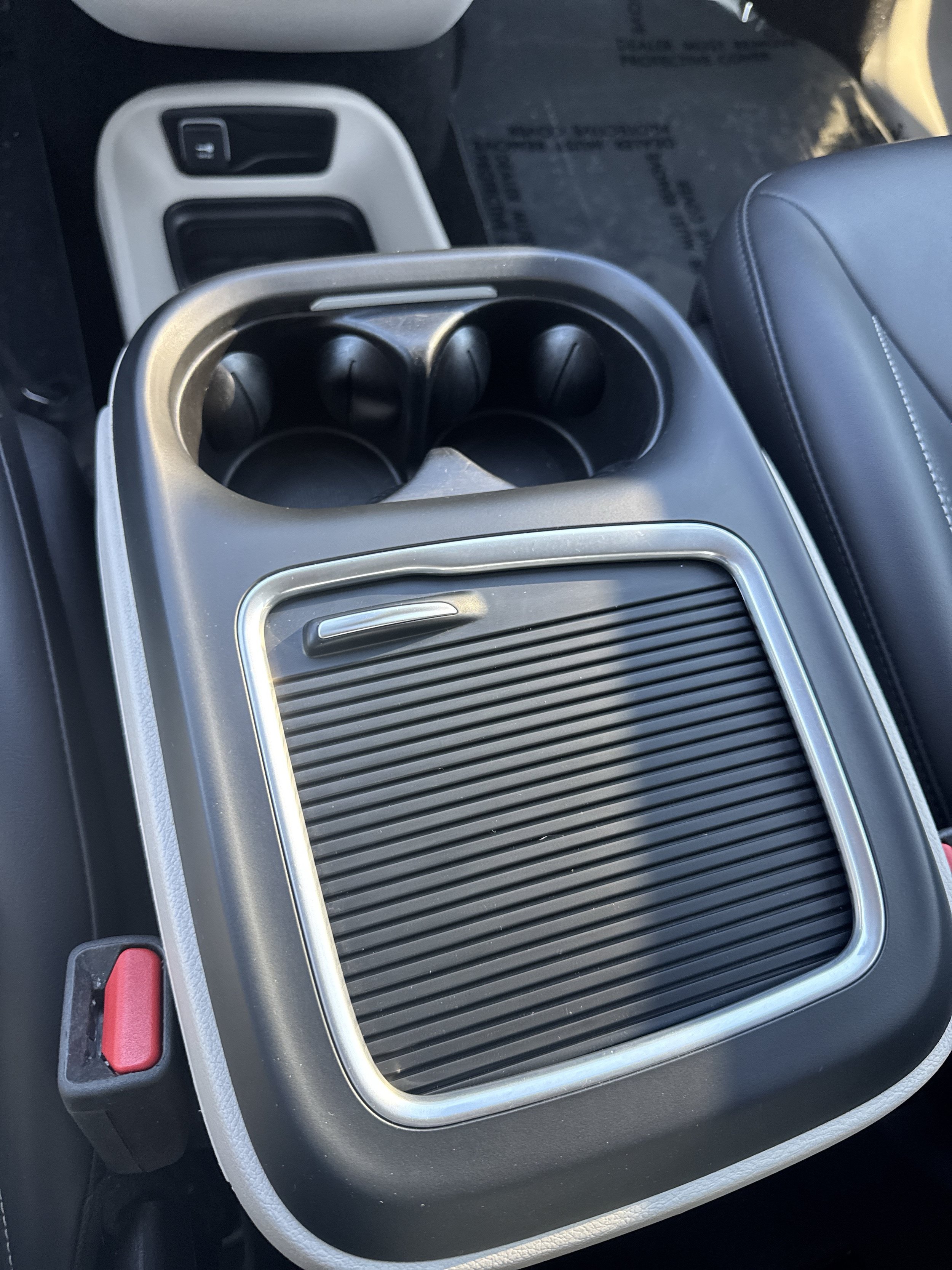 Used 2024 Chrysler Pacifica Touring-L FWD image 18