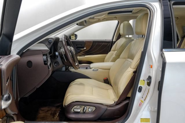 Used 2018 Lexus LS 500 w/ Accessory Package (Z1) RWD image 5