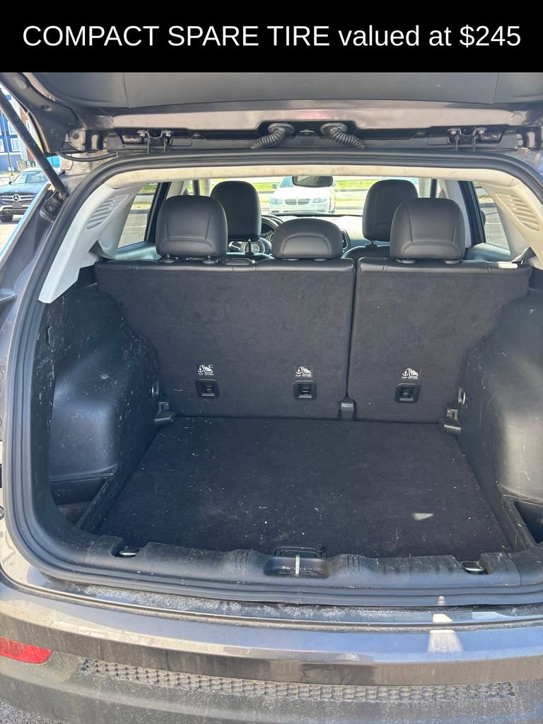 Used 2017 Jeep Compass Latitude image 2