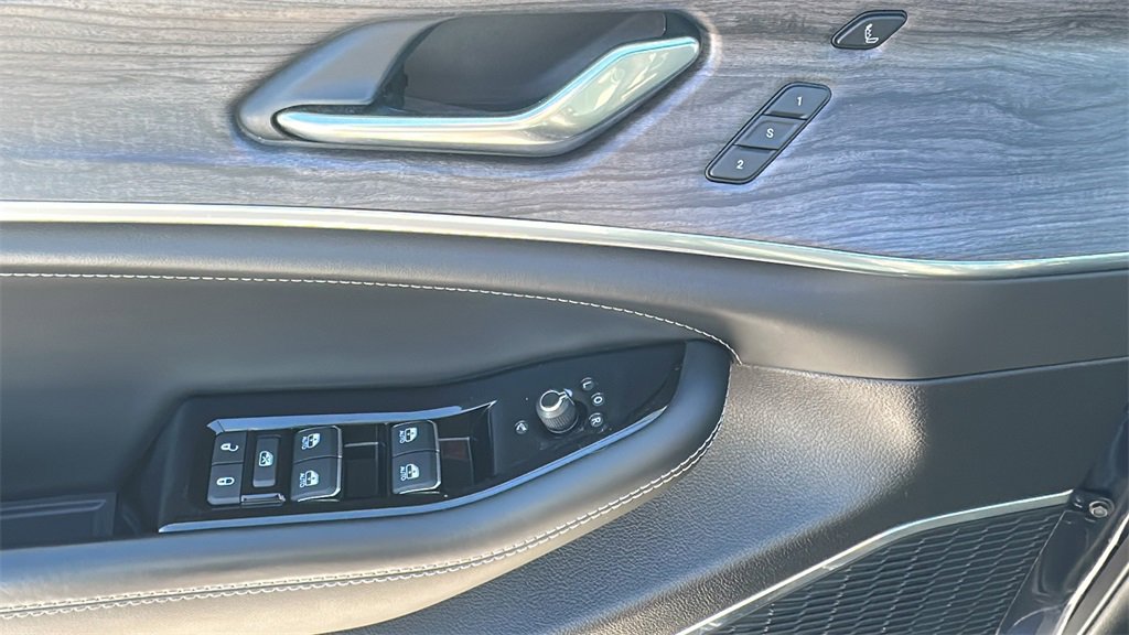 Used 2024 Jeep Grand Cherokee Overland w/ Adv Protech Group III image 12