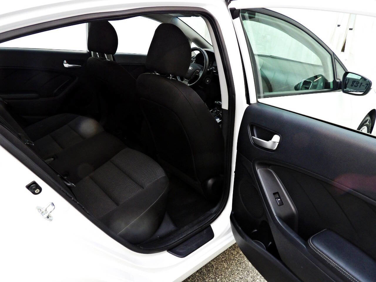 Used 2017 Kia Forte LX image 10