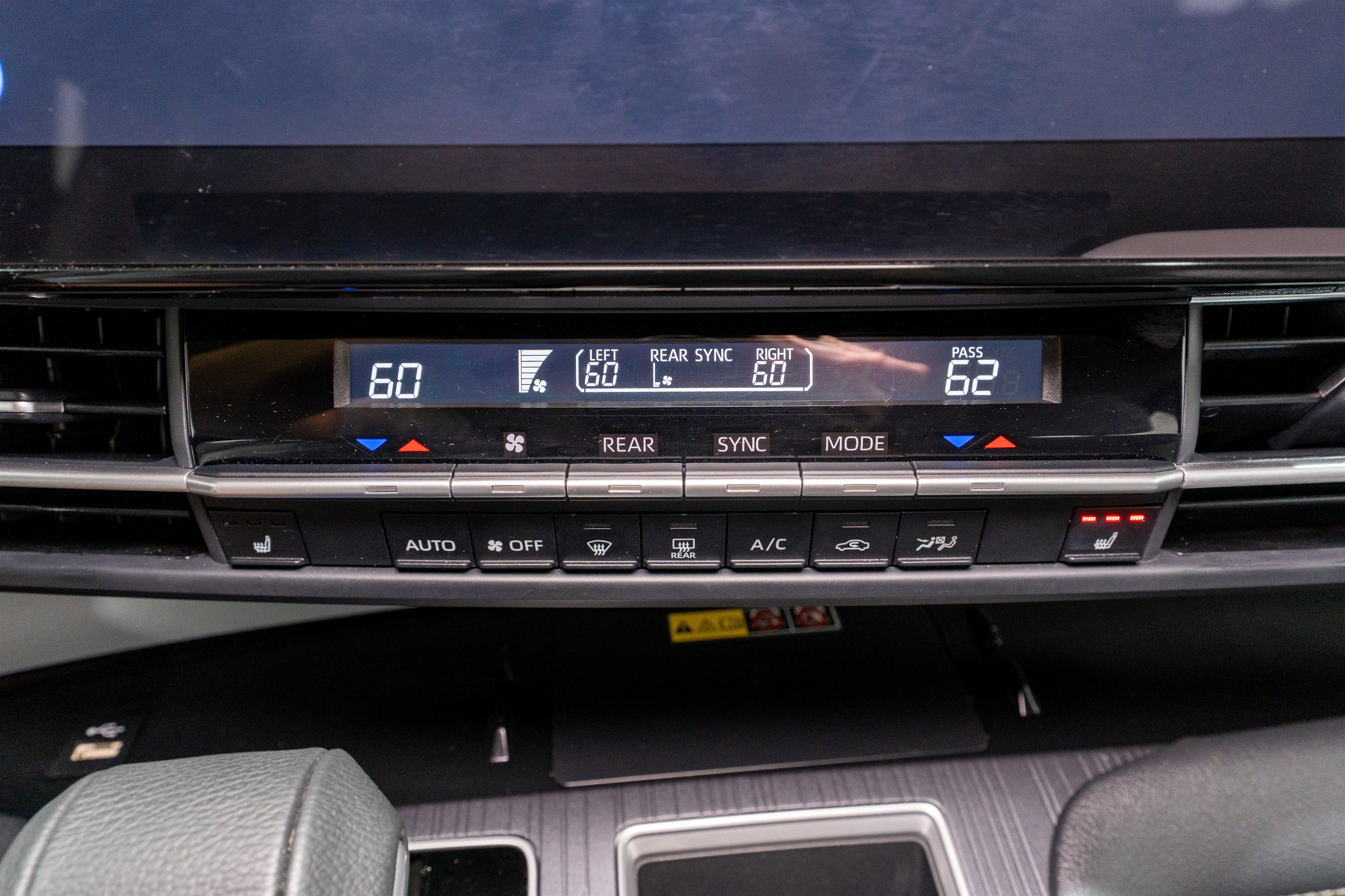 Used 2026 Toyota Sienna XLE FWD image 20