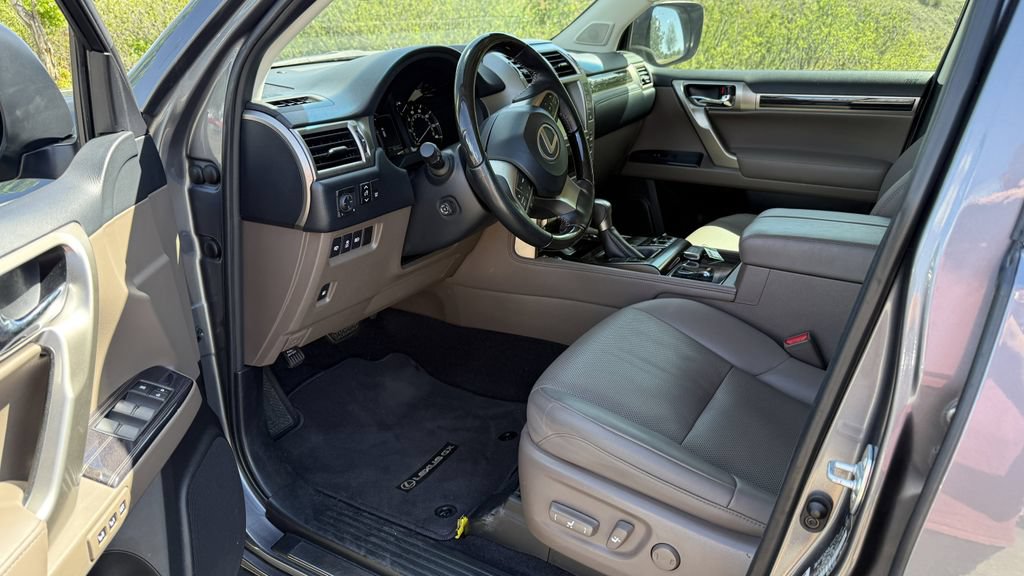 Used 2020 Lexus GX 460 Premium AWD/4WD image 3
