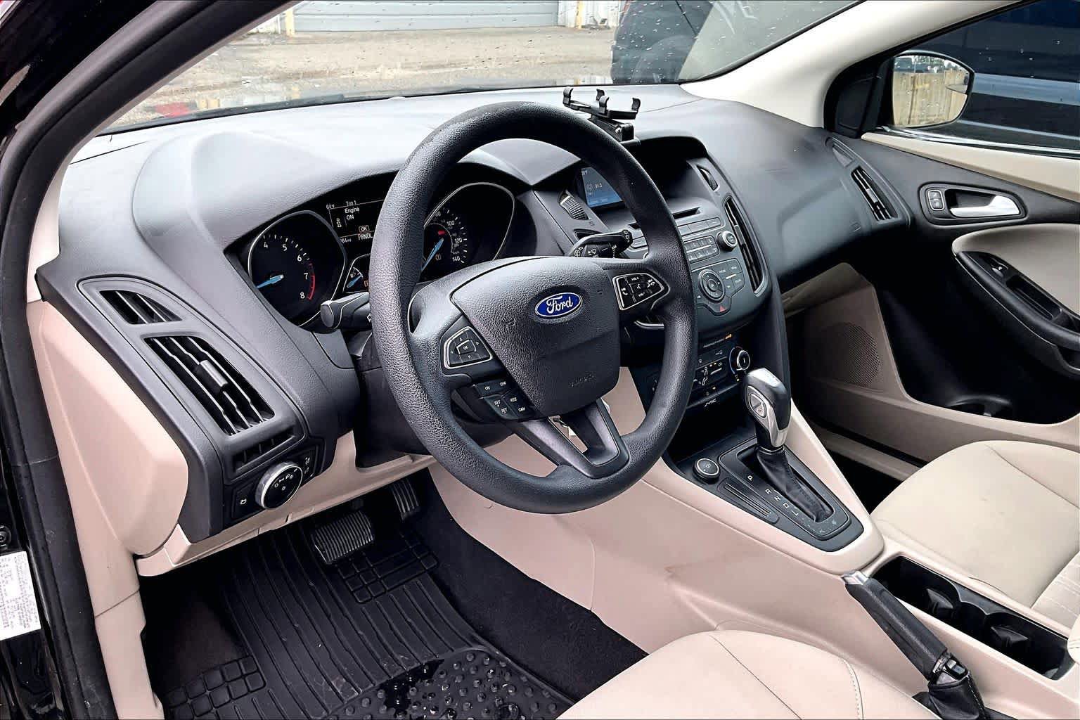 Used 2015 Ford Focus SE FWD image 18