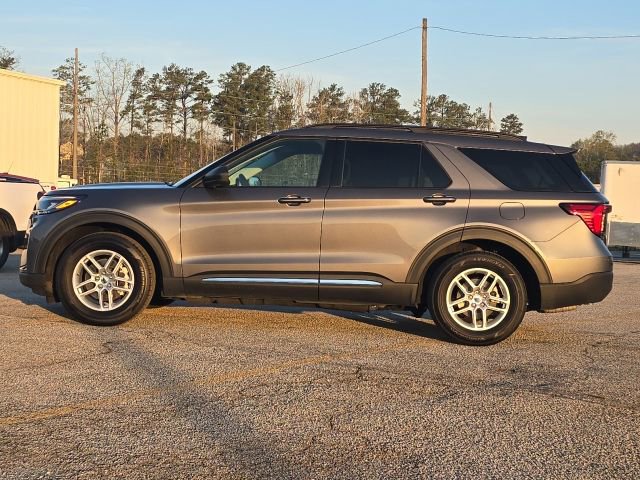 Used 2025 Ford Explorer Active RWD image 2
