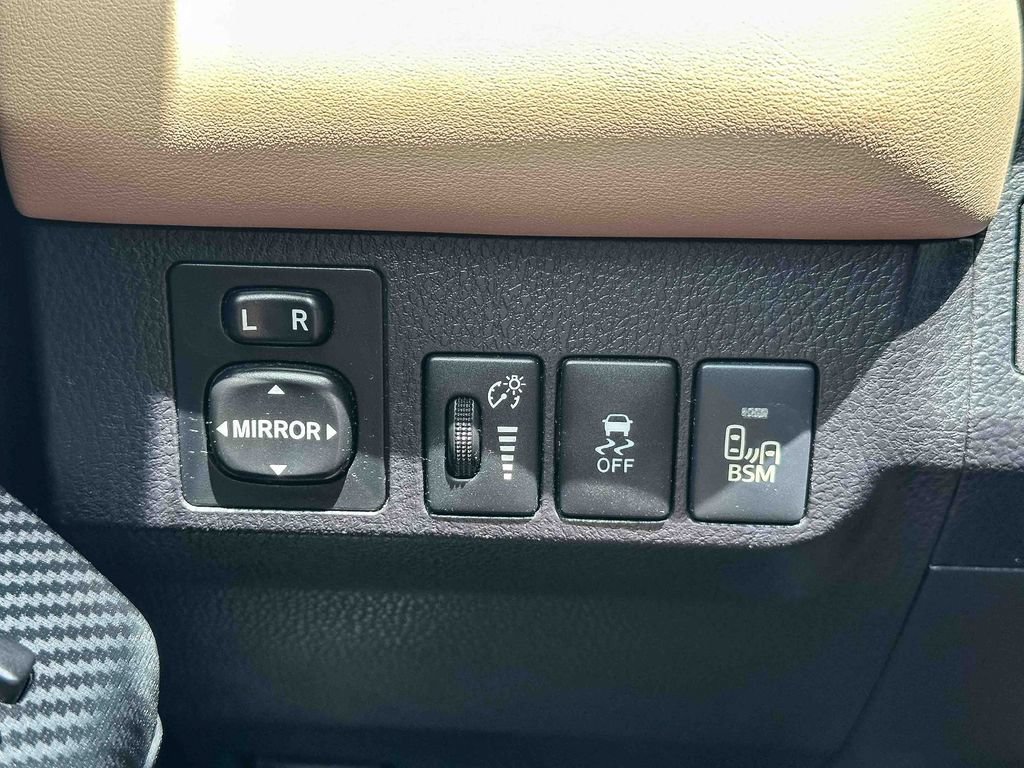 Used 2014 Toyota RAV4 Limited w/ Technology Package FWD image 36