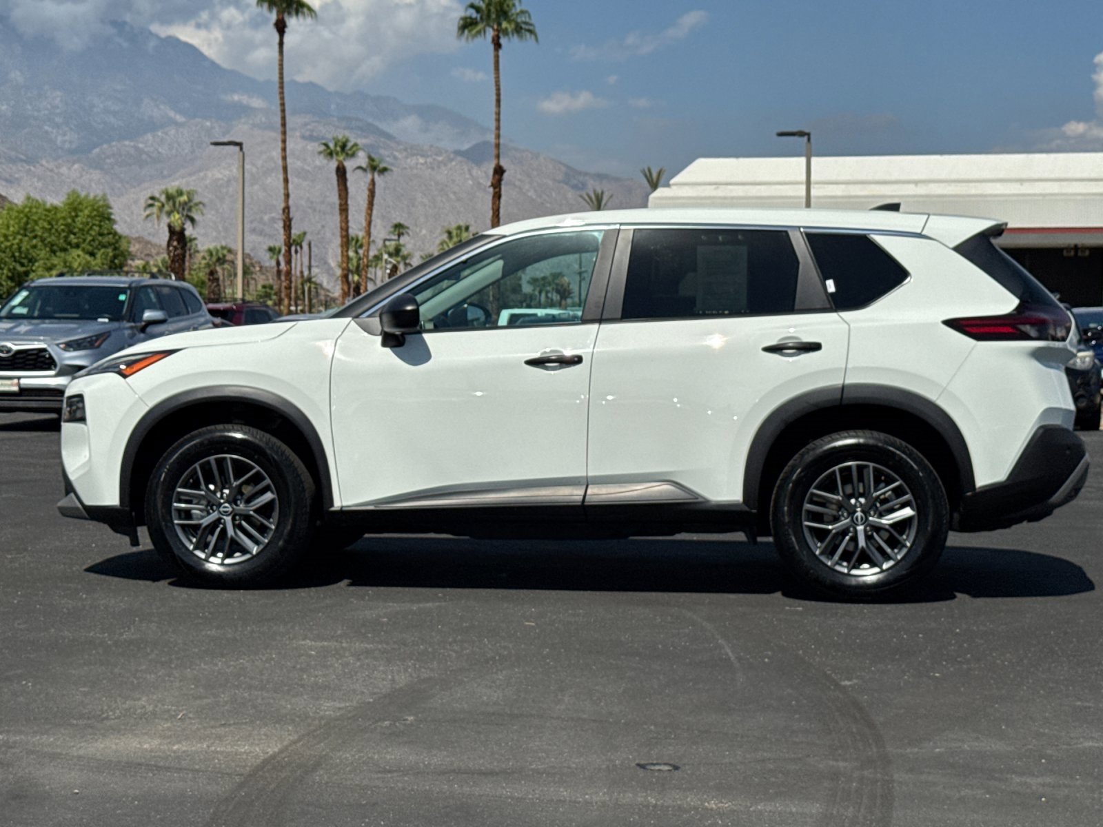 Used 2023 Nissan Rogue S image 6