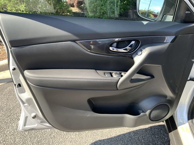 Used 2017 Nissan Rogue S FWD image 17