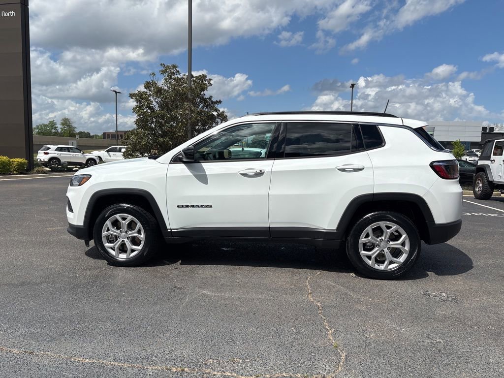Used 2024 Jeep Compass Latitude image 9