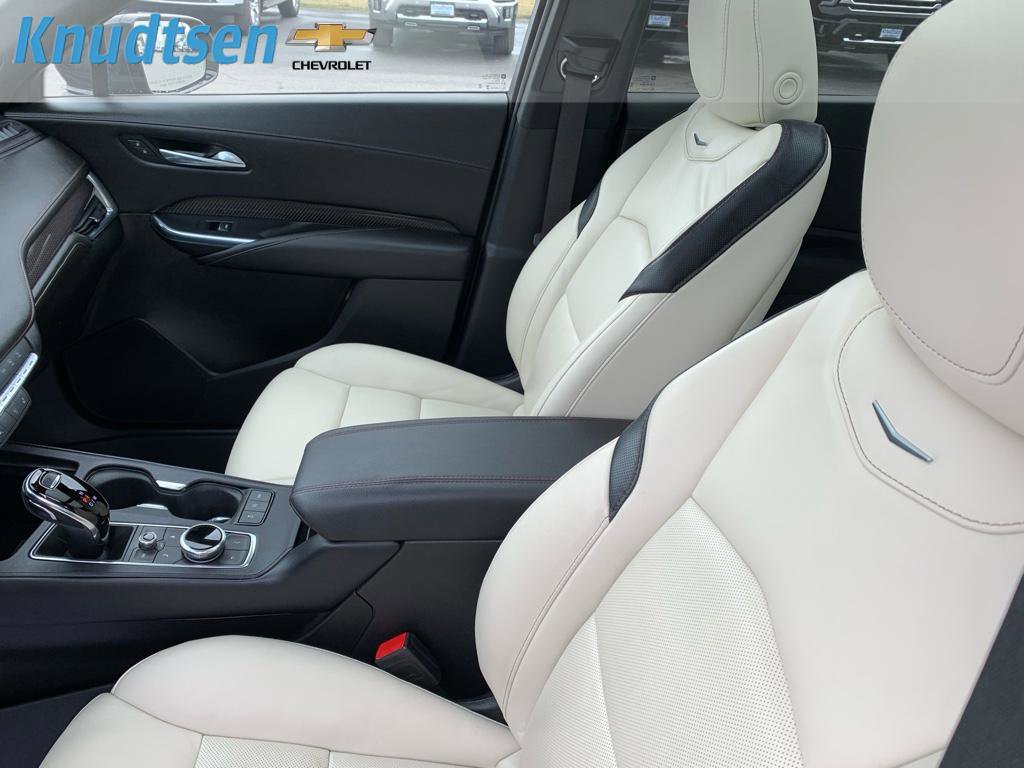 Used 2023 Cadillac XT4 Sport image 18