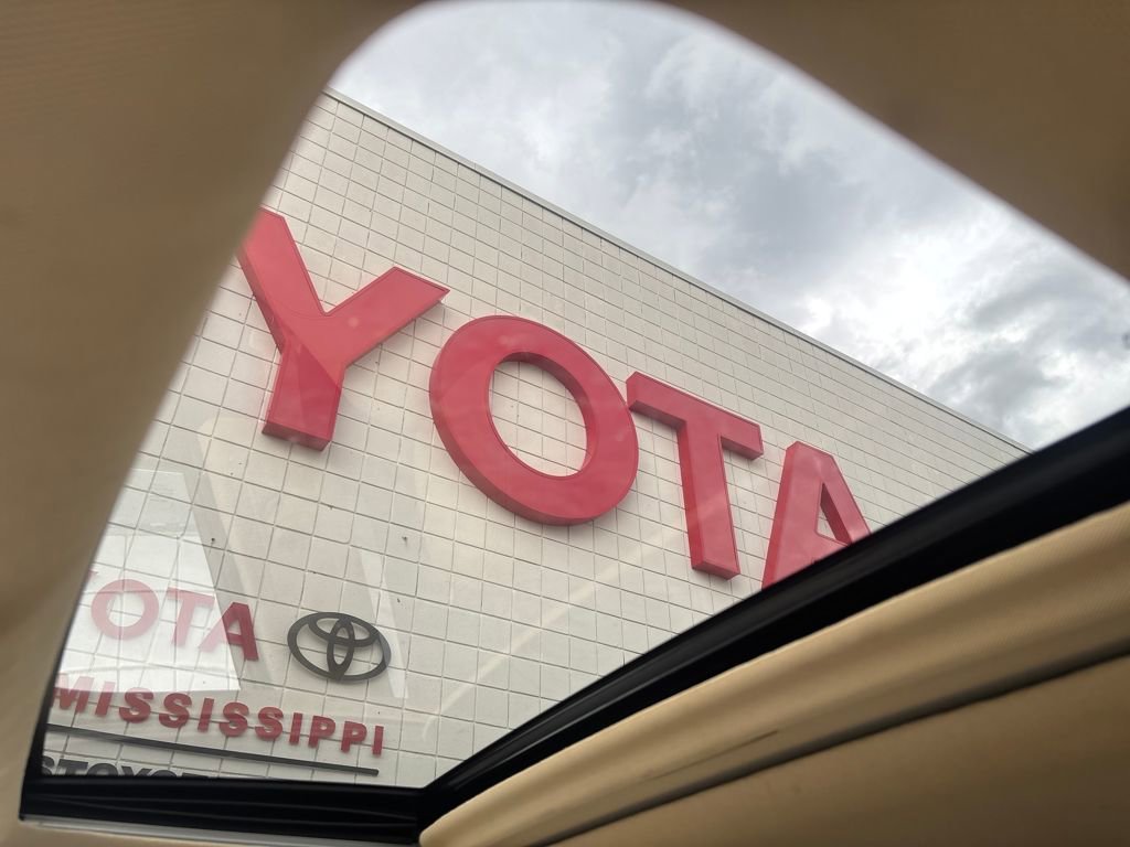 Used 2018 Toyota Highlander XLE image 16