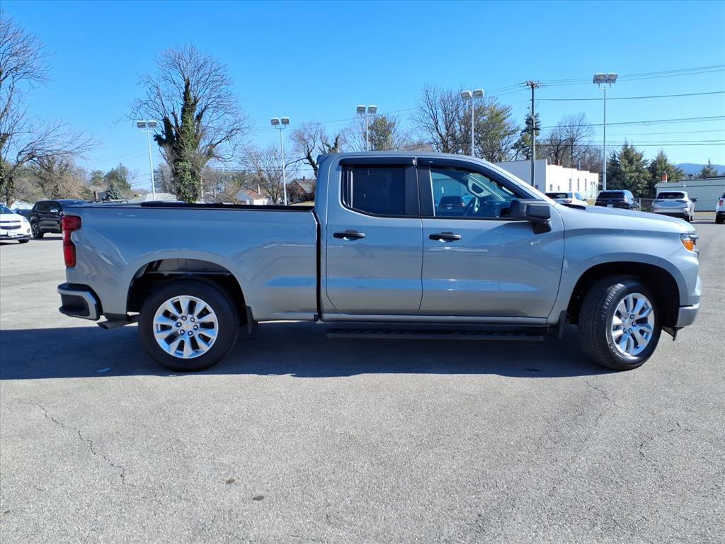 Used 2026 Chevrolet Silverado 1500 Custom image 3