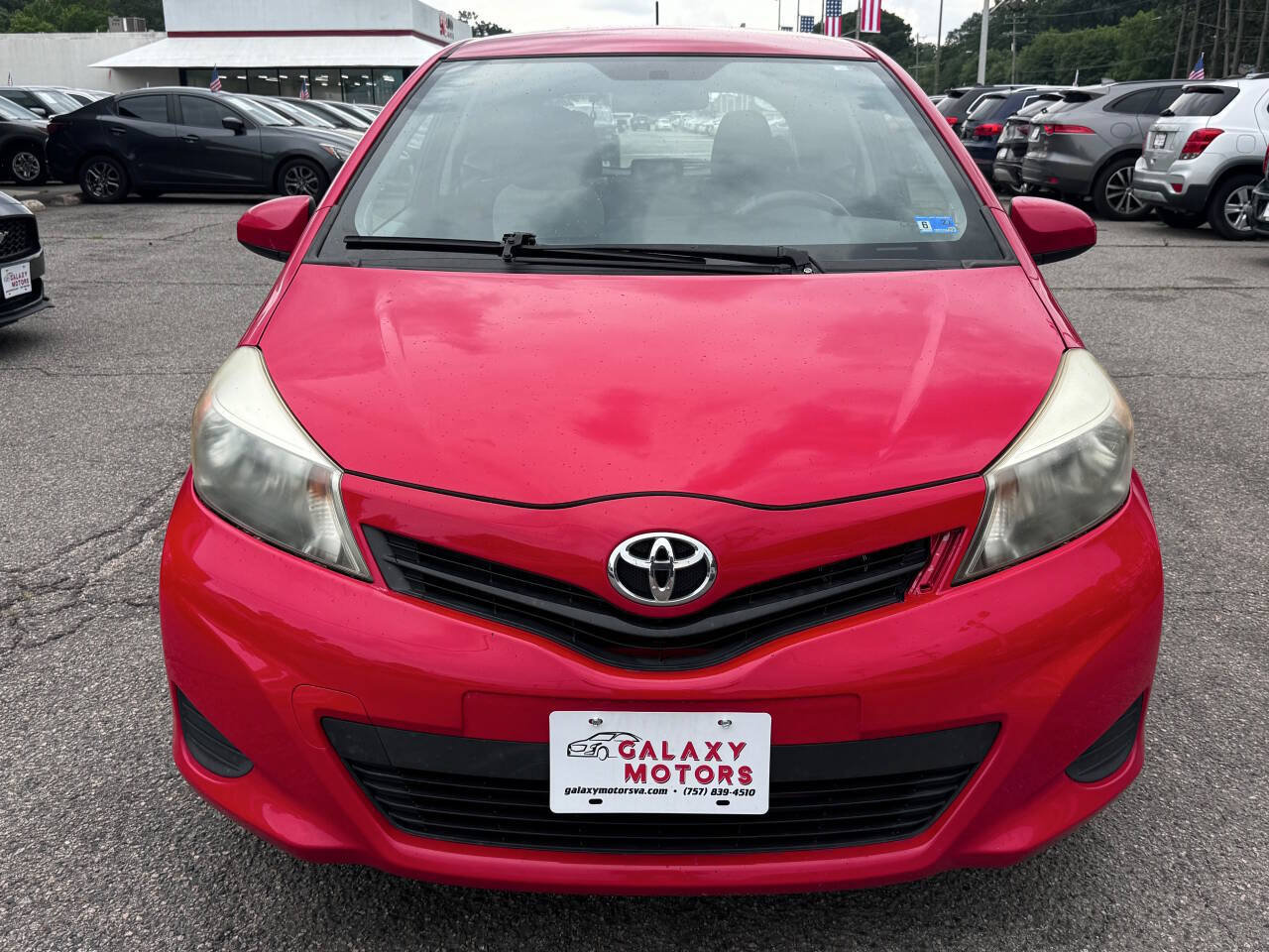 Used 2012 Toyota Yaris LE FWD image 2